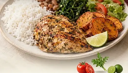 Prato do almoço: arroz, feijão, frango, couve e batata-doce